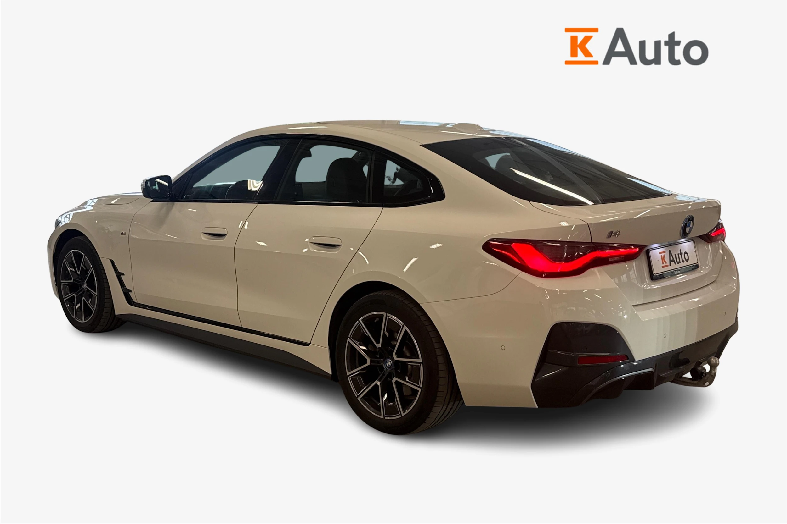 valkoinen BMW i4 2024 kuva 2.