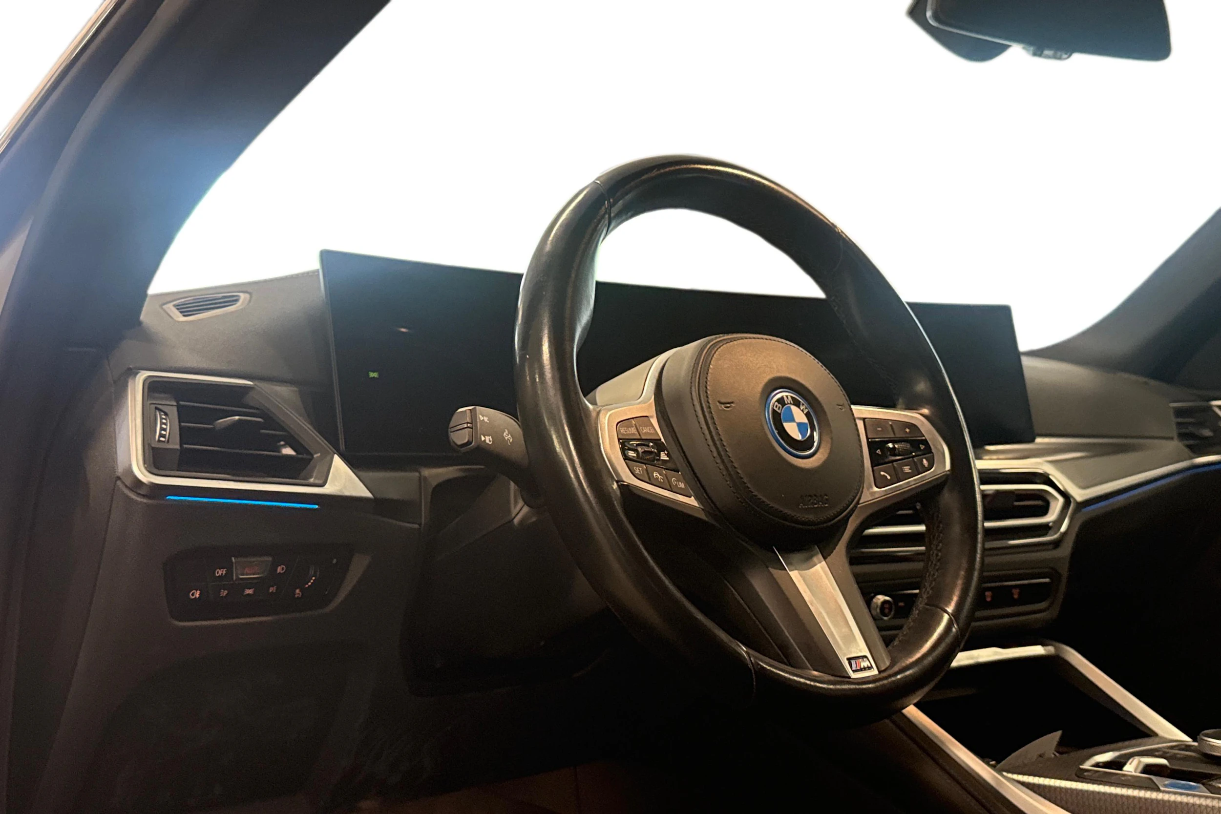 valkoinen BMW i4 2024 kuva 3.