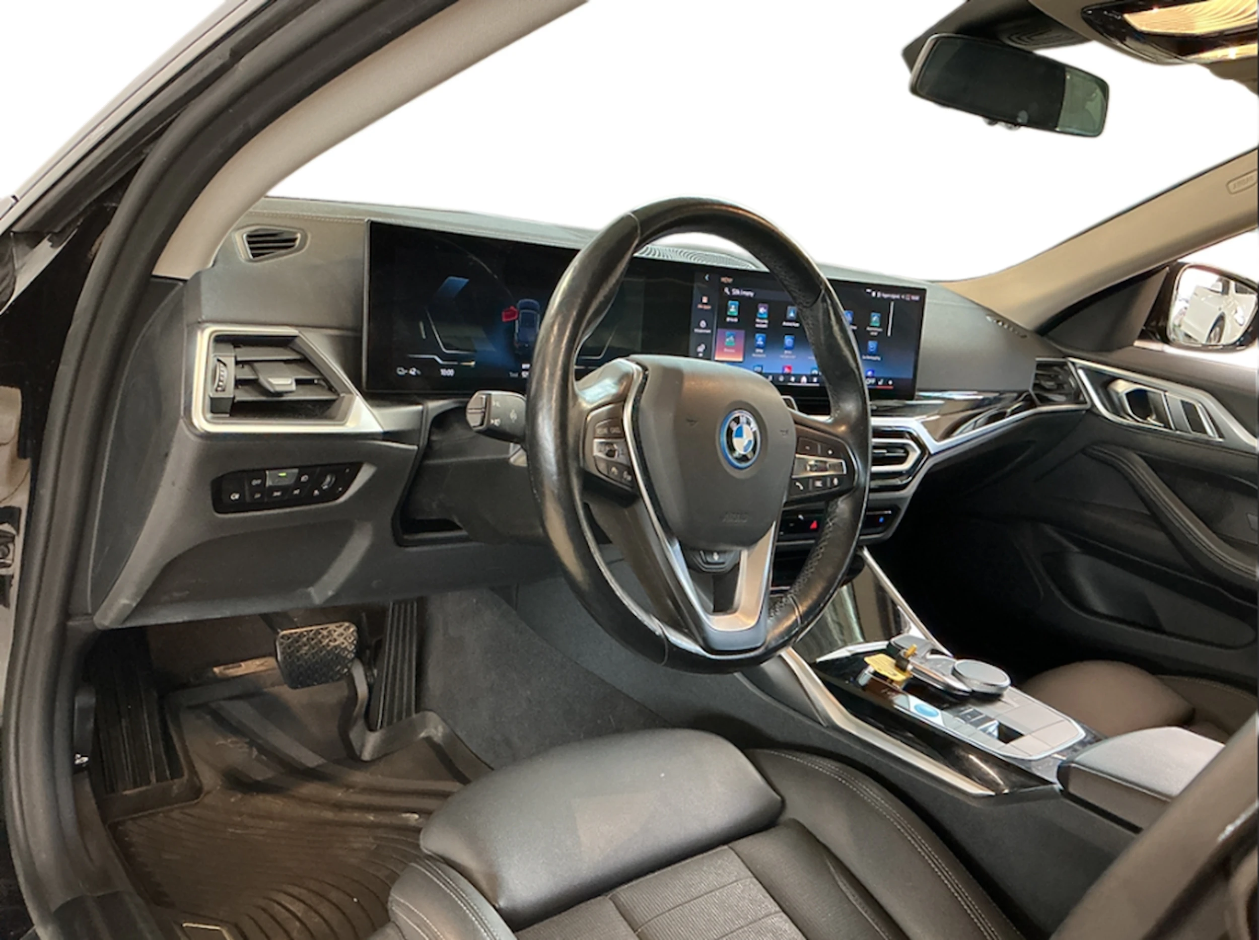 musta BMW i4 2024 kuva 3.