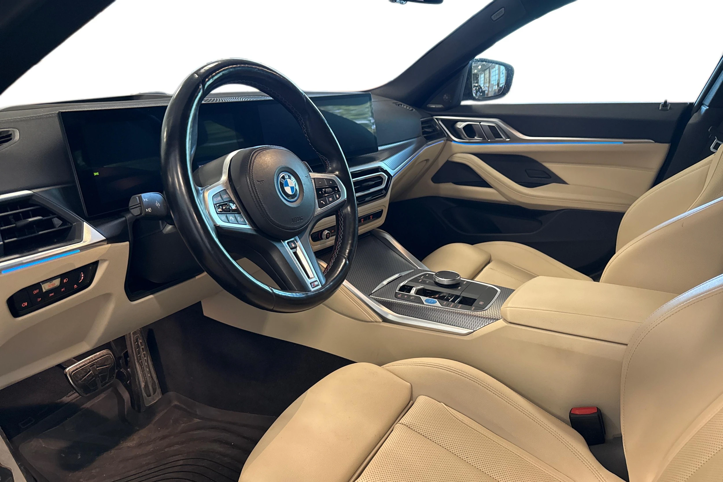musta BMW i4 M50 2024 kuva 3.