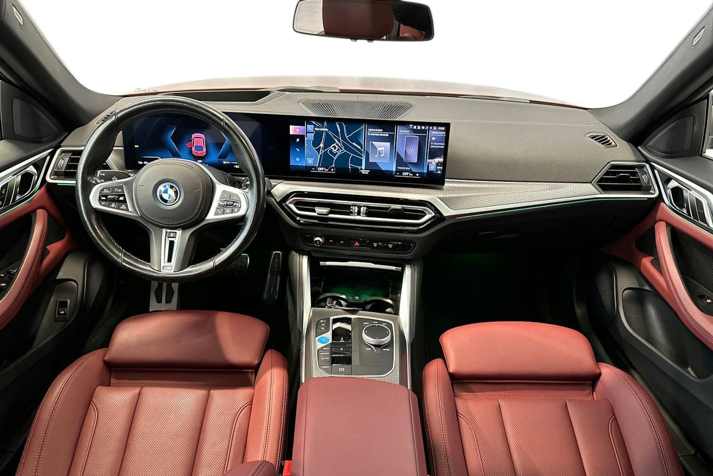 oranssi BMW i4 2024 kuva 9.