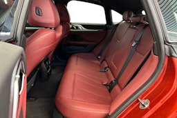 oranssi BMW i4 2024 kuva 10.