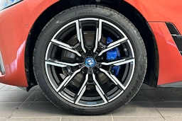 oranssi BMW i4 2024 kuva 11.
