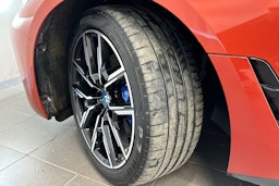 oranssi BMW i4 2024 kuva 13.