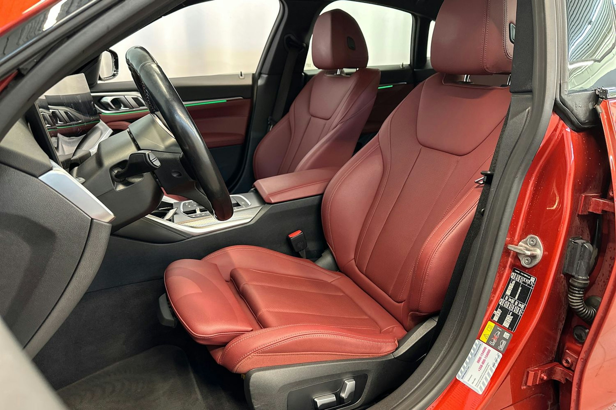 oranssi BMW i4 2024 kuva 14.