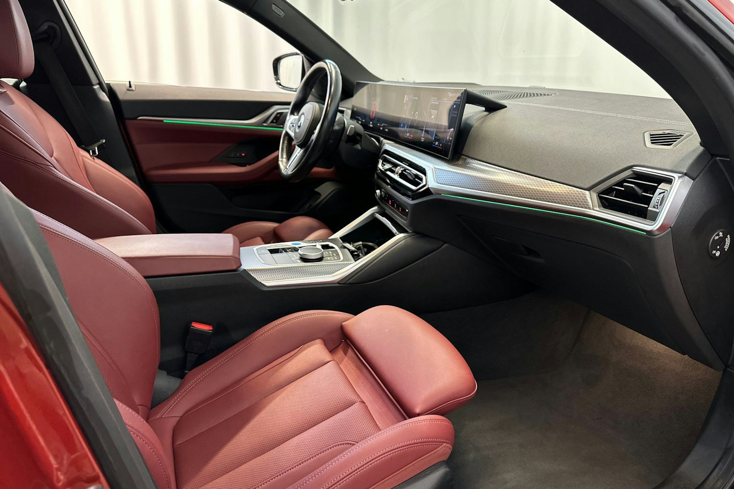 oranssi BMW i4 2024 kuva 15.