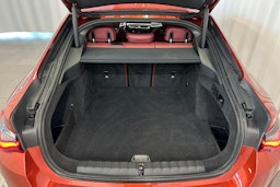 oranssi BMW i4 2024 kuva 17.