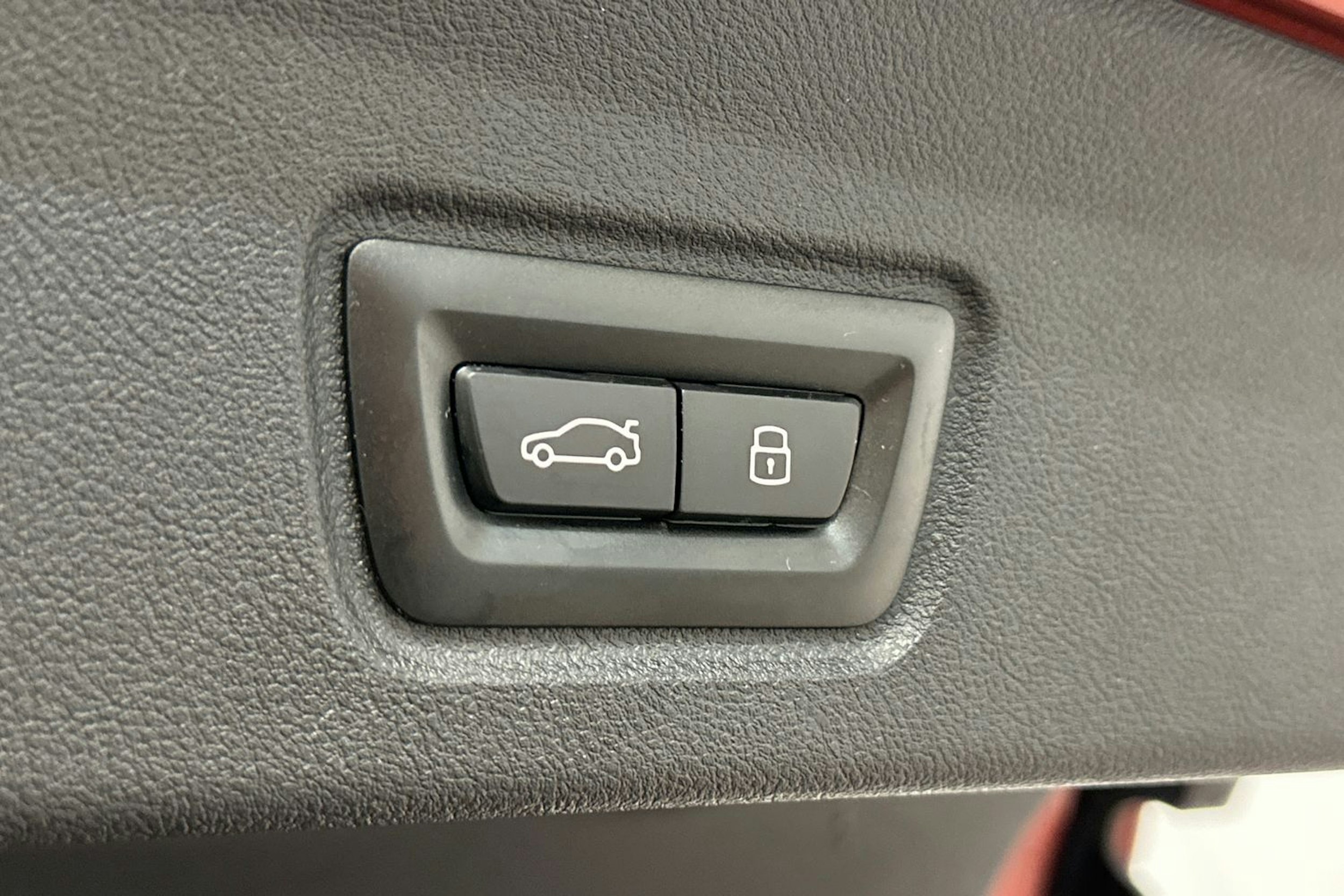 oranssi BMW i4 2024 kuva 19.