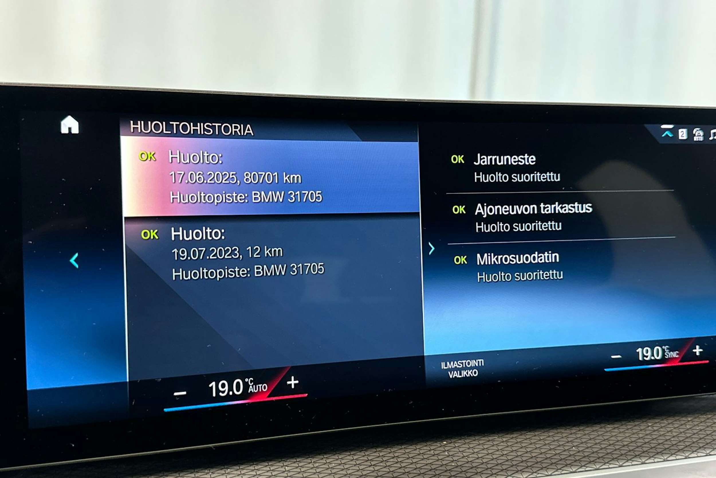 oranssi BMW i4 2024 kuva 22.