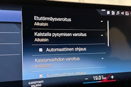 oranssi BMW i4 2024 kuva 23.