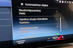 oranssi BMW i4 2024 kuva 24.