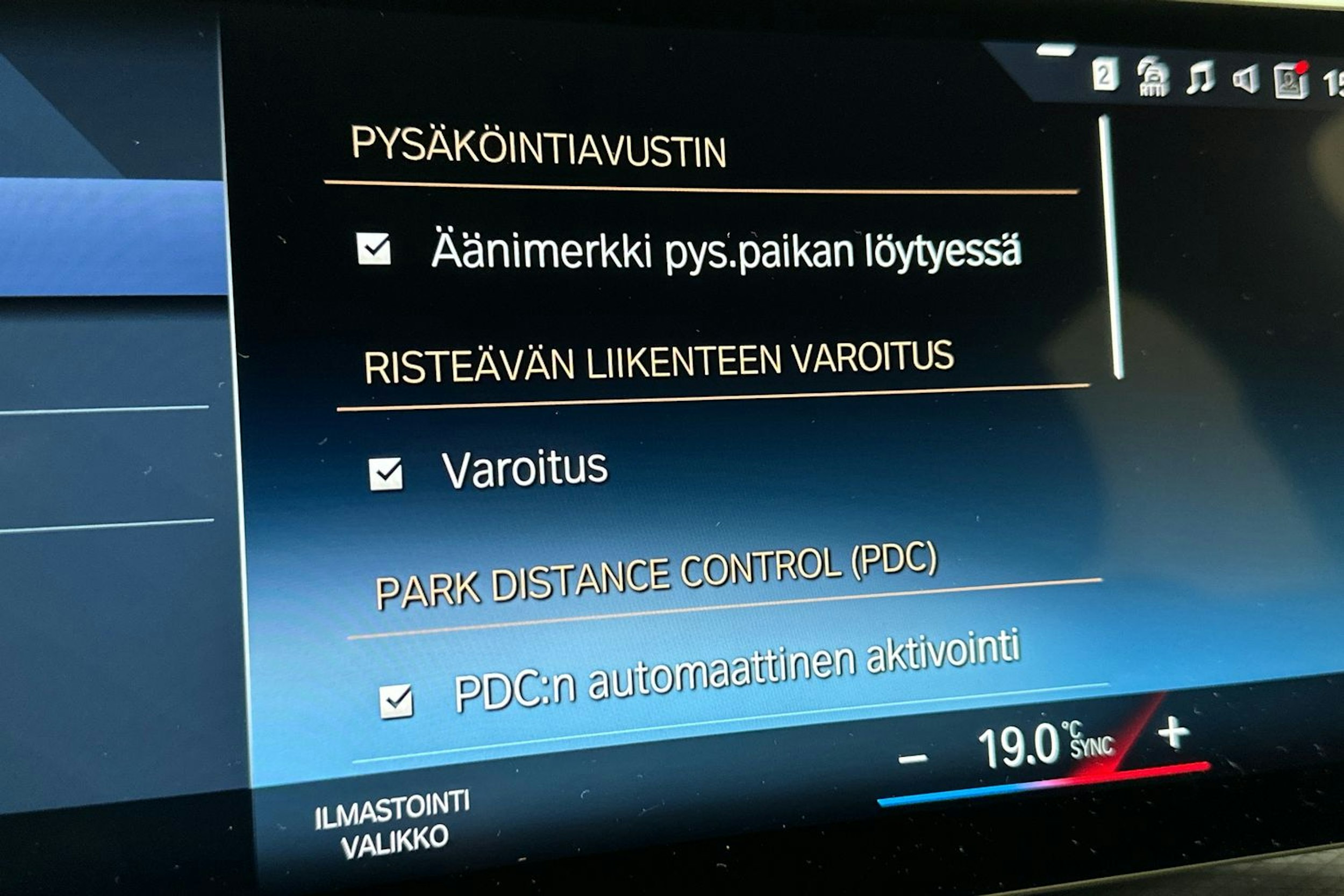 oranssi BMW i4 2024 kuva 25.
