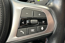 oranssi BMW i4 2024 kuva 30.
