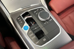 oranssi BMW i4 2024 kuva 32.