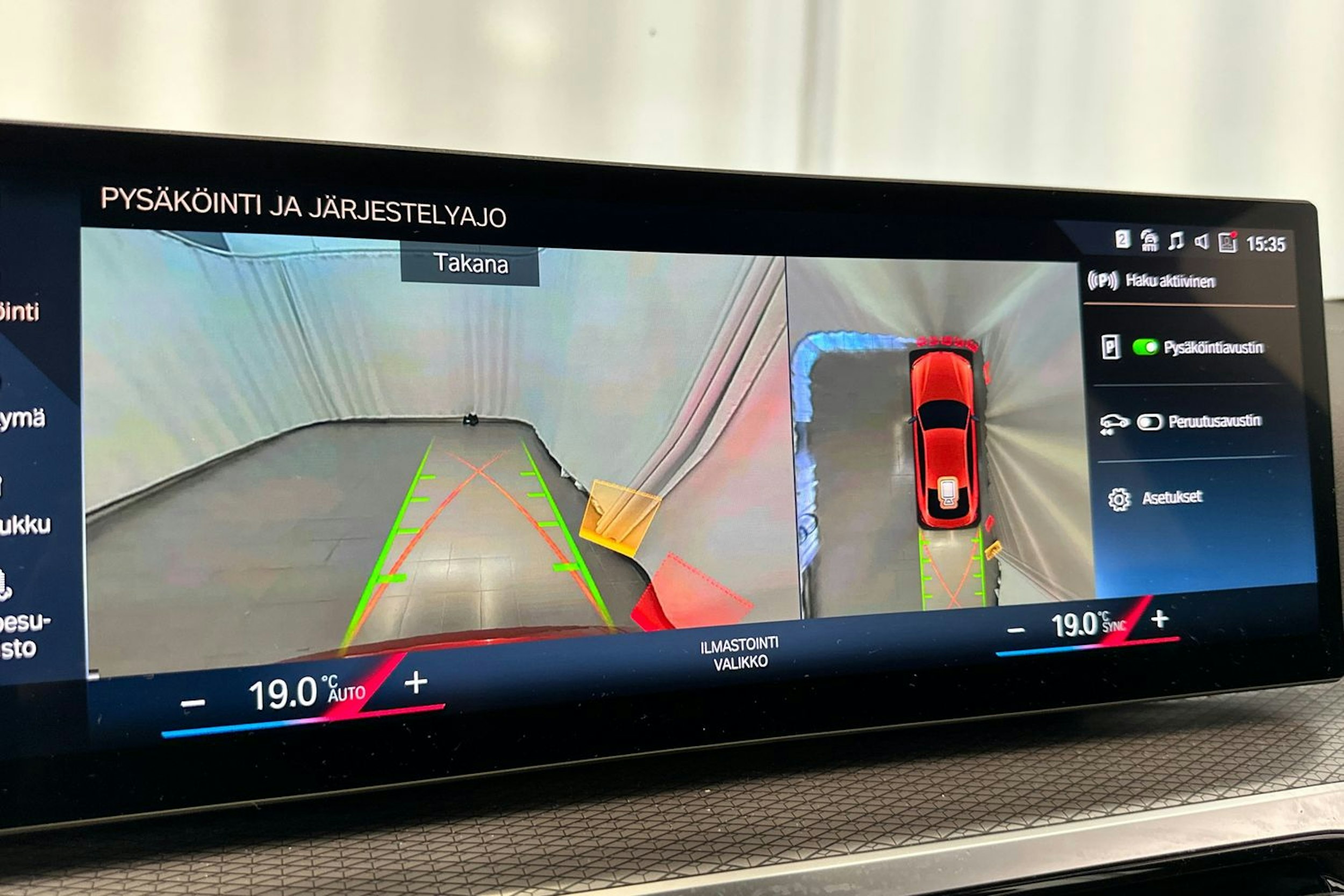 oranssi BMW i4 2024 kuva 33.