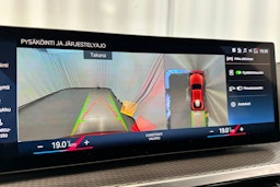 oranssi BMW i4 2024 kuva 33.