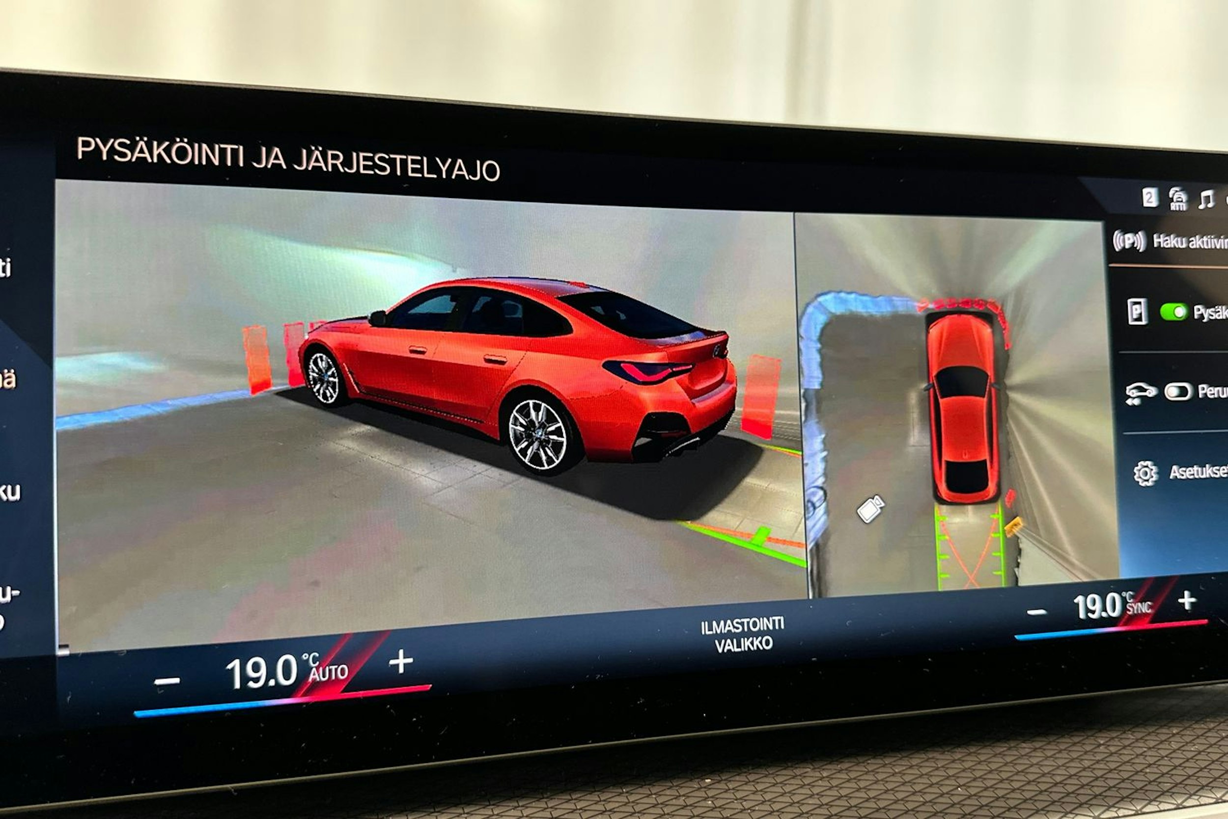oranssi BMW i4 2024 kuva 34.