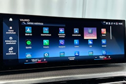 oranssi BMW i4 2024 kuva 35.