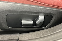 oranssi BMW i4 2024 kuva 38.