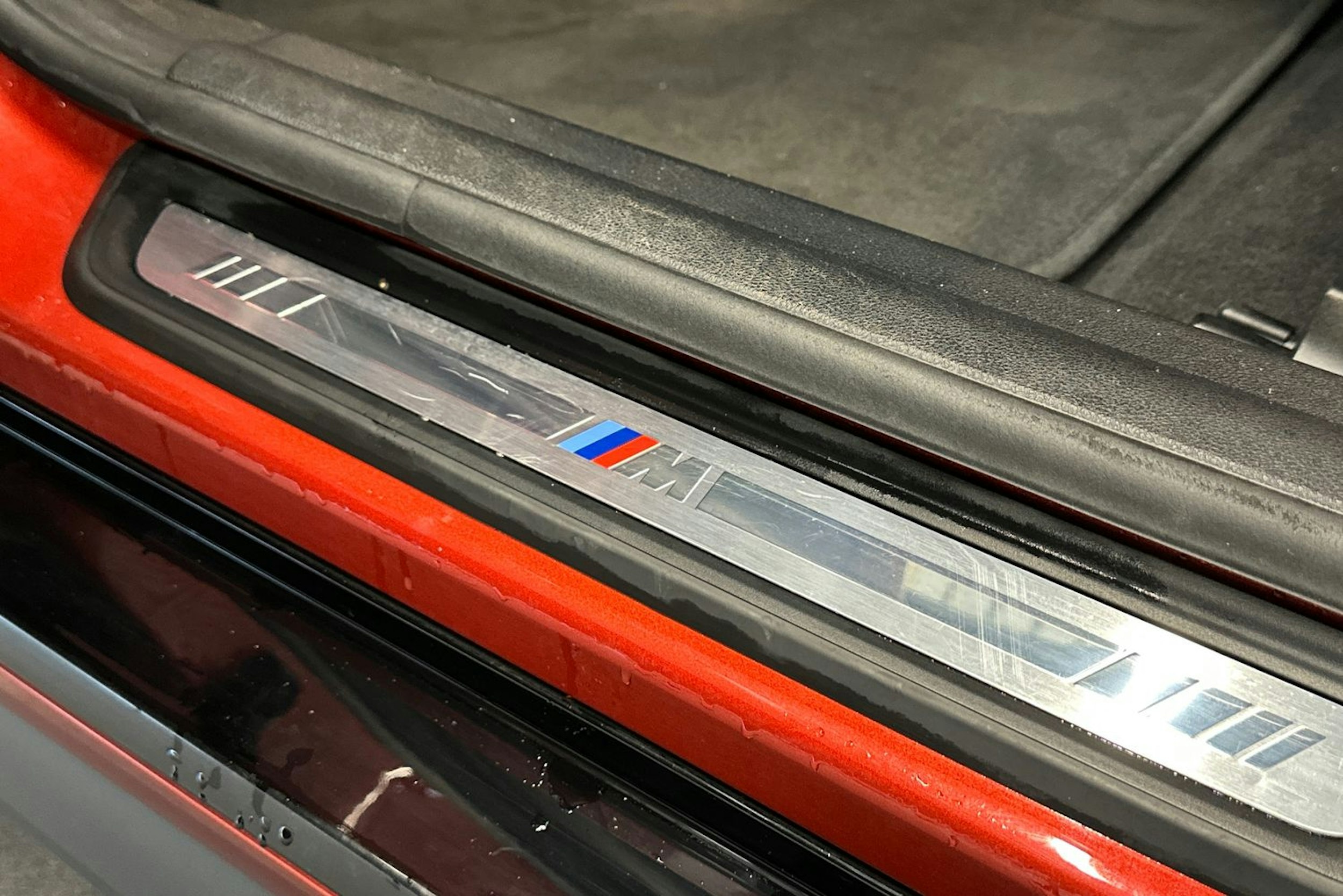 oranssi BMW i4 2024 kuva 39.