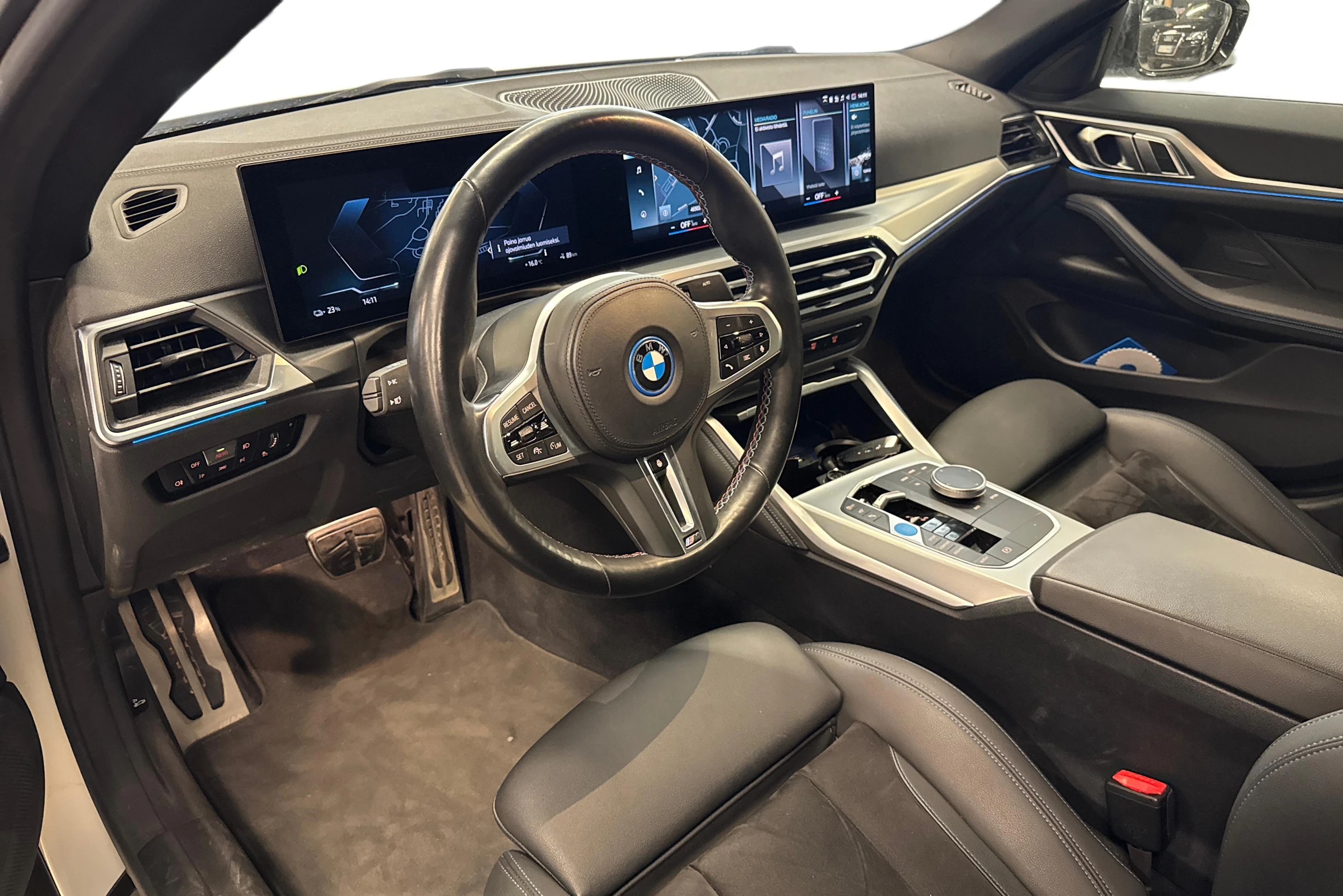 valkoinen BMW i4 2024 kuva 3.