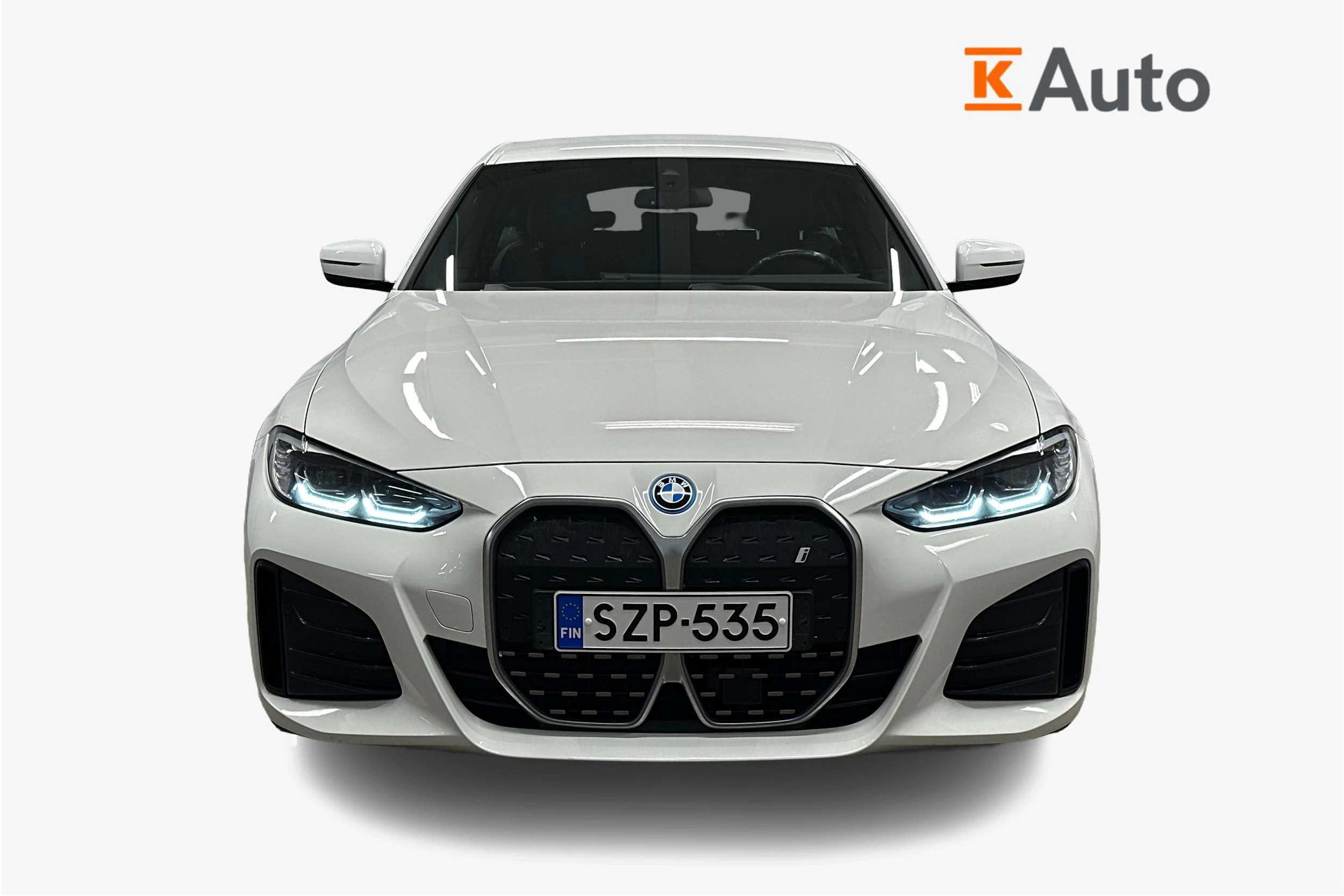 valkoinen BMW i4 2024 kuva 4.