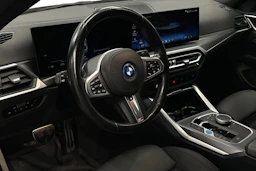 valkoinen BMW i4 2024 kuva 6.
