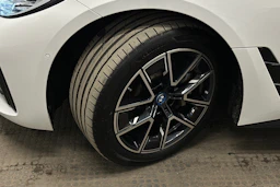 valkoinen BMW i4 2024 kuva 10.