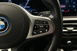 valkoinen BMW i4 2024 kuva 12.