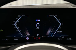 valkoinen BMW i4 2024 kuva 13.