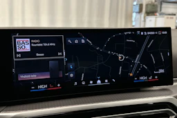 valkoinen BMW i4 2024 kuva 16.