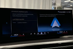 valkoinen BMW i4 2024 kuva 19.