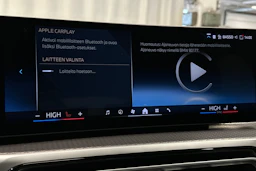 valkoinen BMW i4 2024 kuva 20.