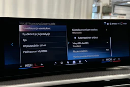valkoinen BMW i4 2024 kuva 22.