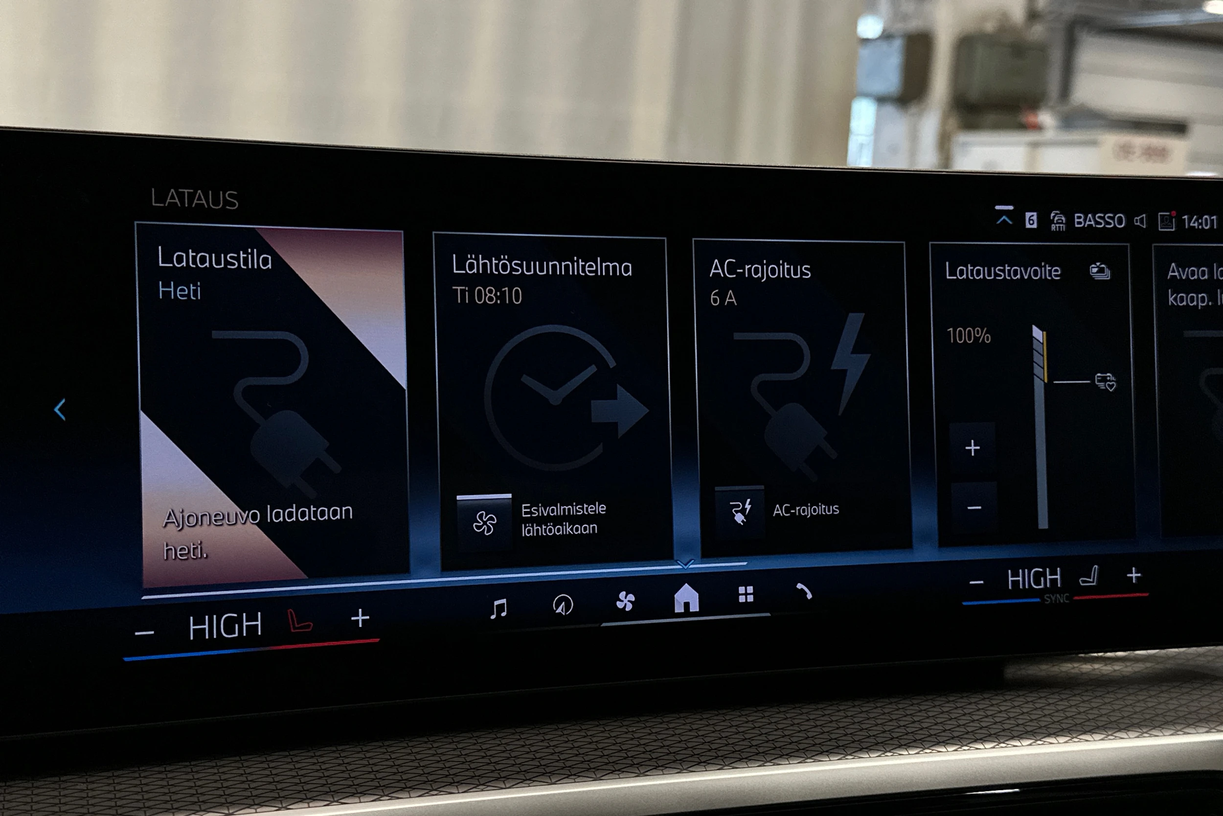 valkoinen BMW i4 2024 kuva 24.