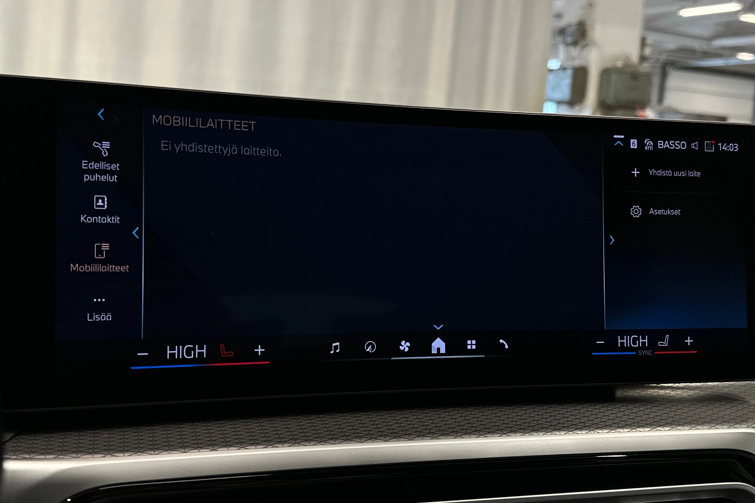 valkoinen BMW i4 2024 kuva 28.