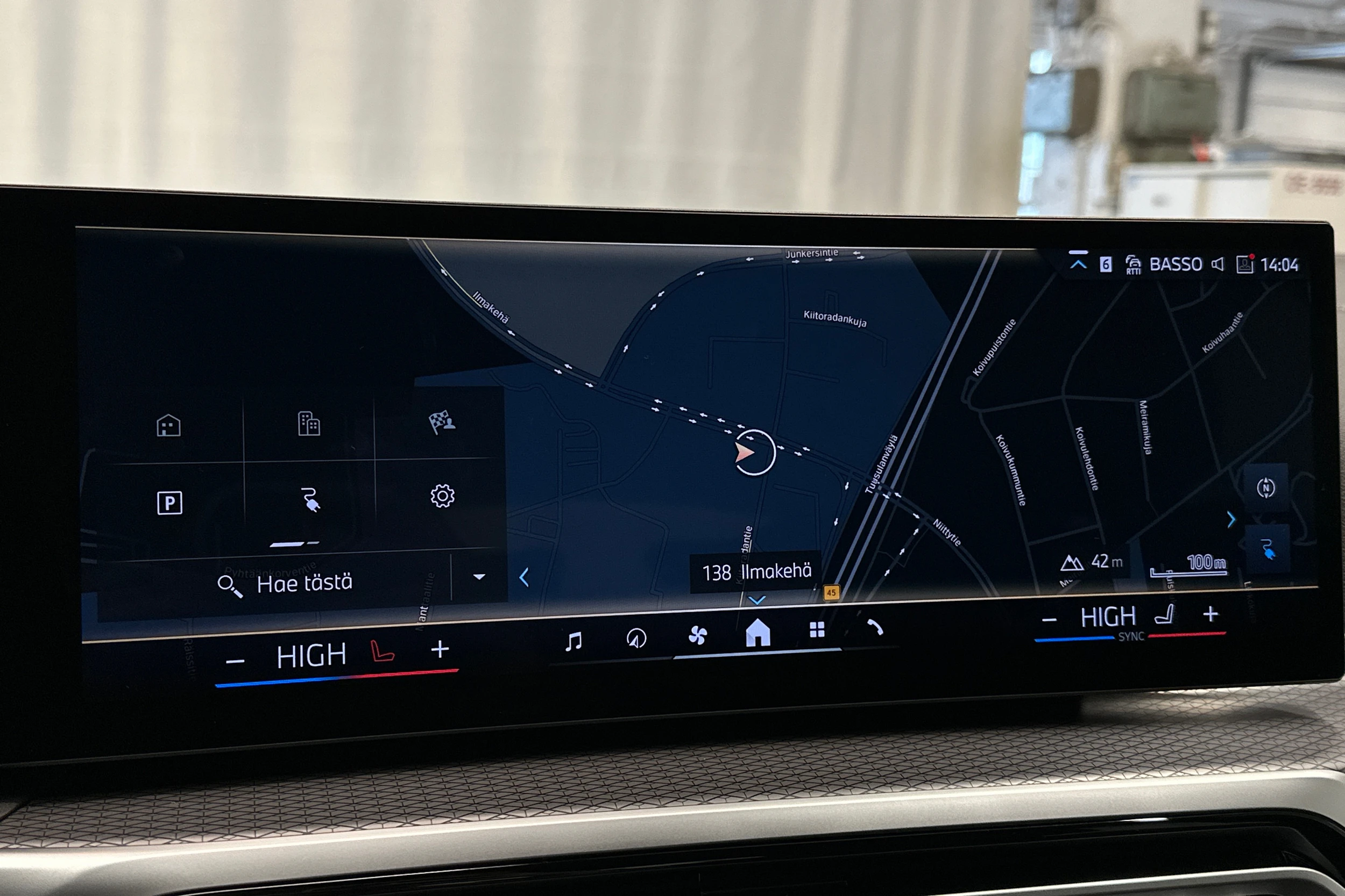 valkoinen BMW i4 2024 kuva 29.