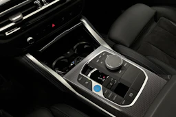 valkoinen BMW i4 2024 kuva 33.
