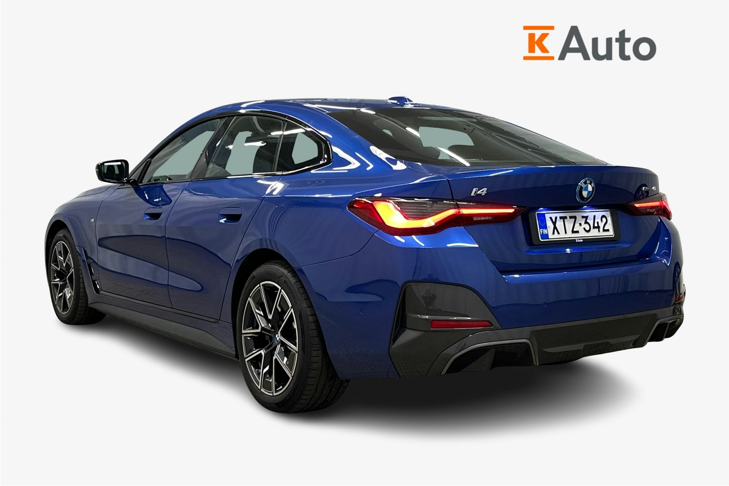 sininen BMW i4 2024 kuva 2.