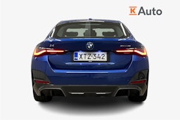 sininen BMW i4 2024 kuva 3.