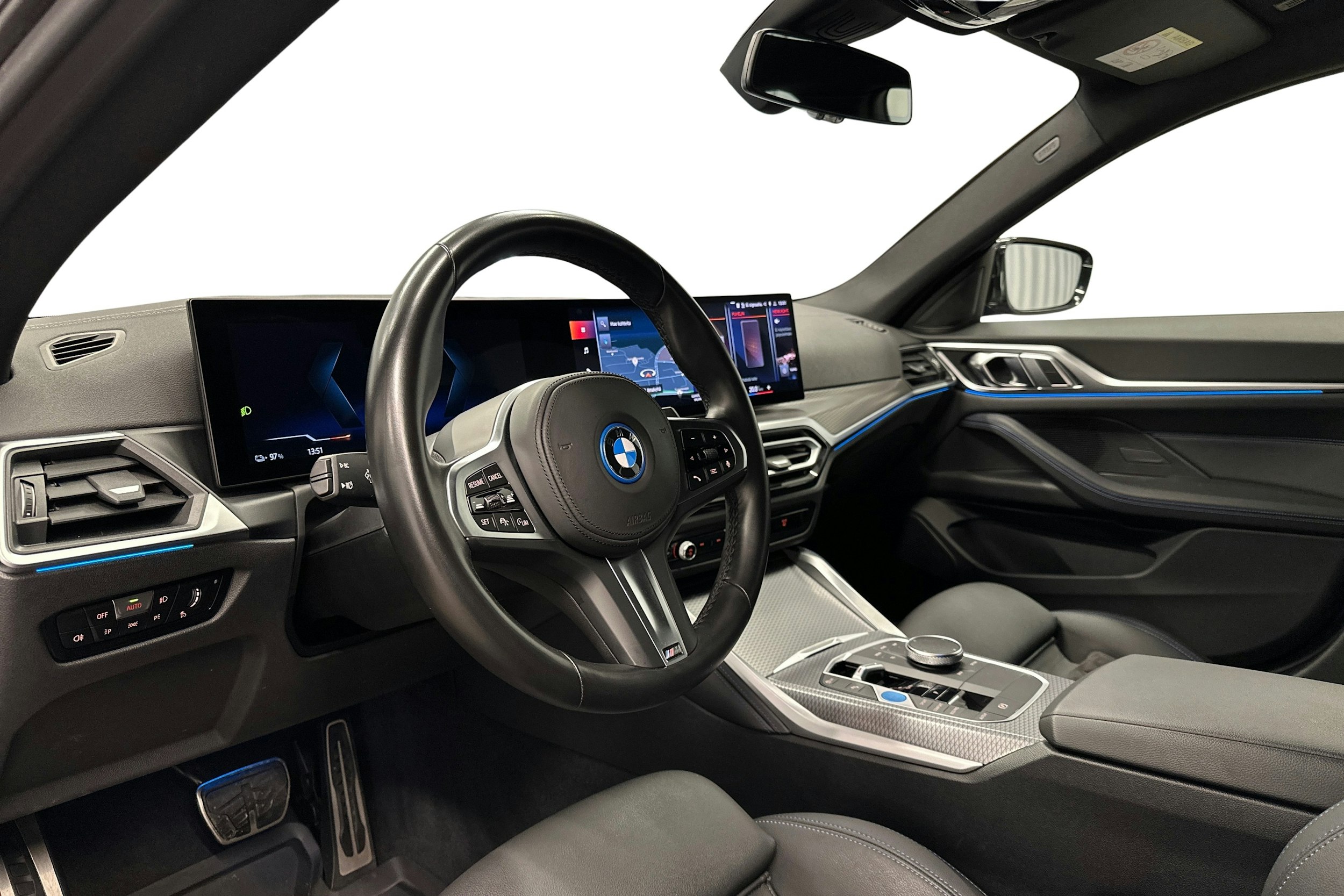 sininen BMW i4 2024 kuva 6.