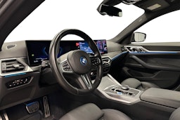 sininen BMW i4 2024 kuva 6.