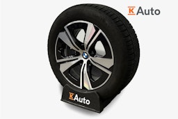sininen BMW i4 2024 kuva 9.