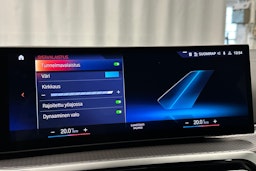 sininen BMW i4 2024 kuva 23.