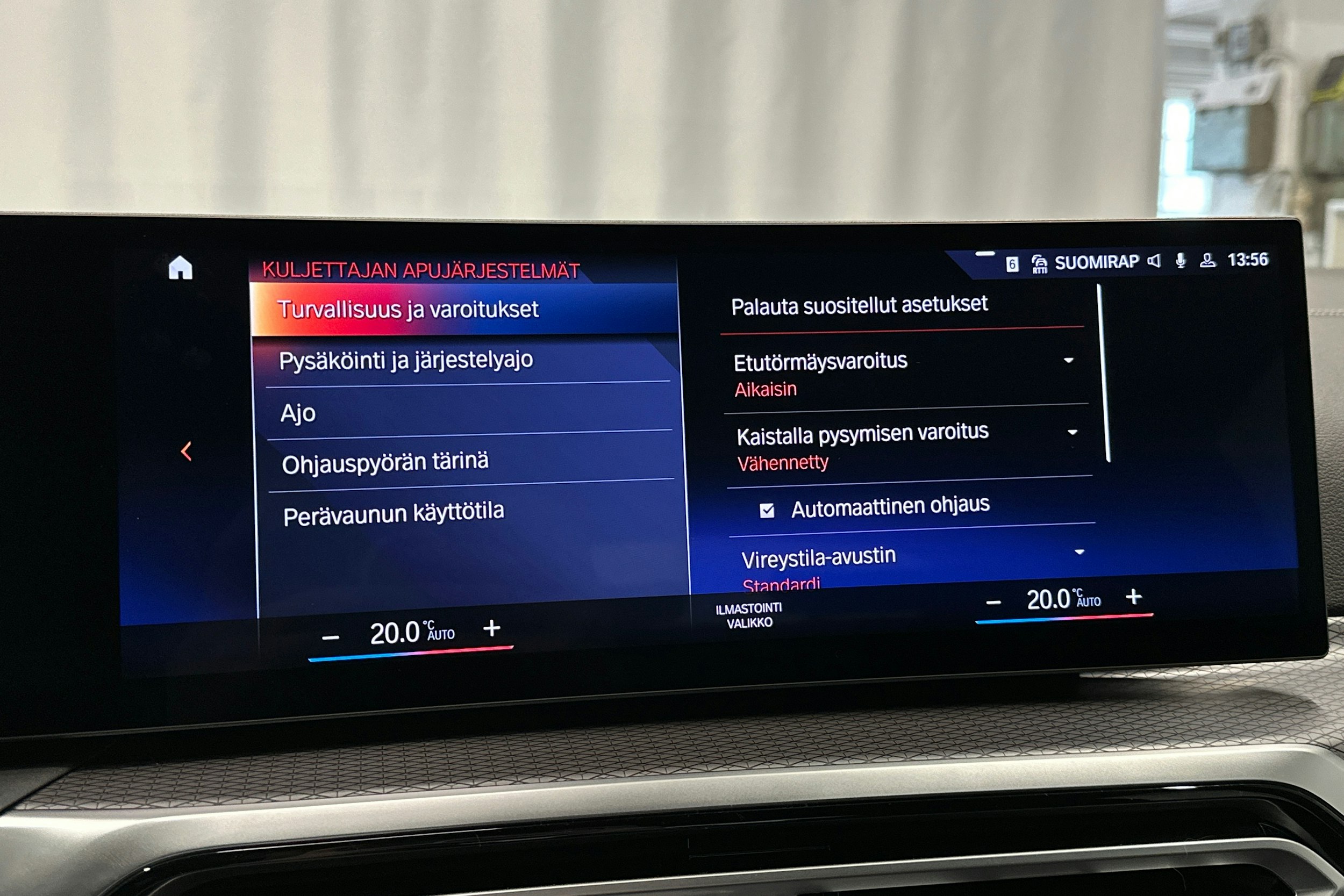 sininen BMW i4 2024 kuva 24.