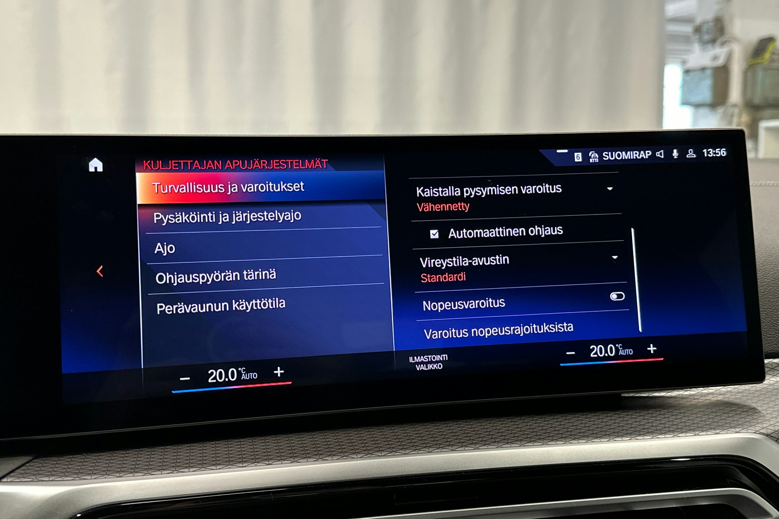 sininen BMW i4 2024 kuva 25.