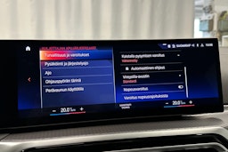 sininen BMW i4 2024 kuva 25.