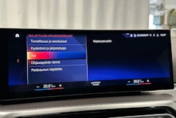 sininen BMW i4 2024 kuva 27.