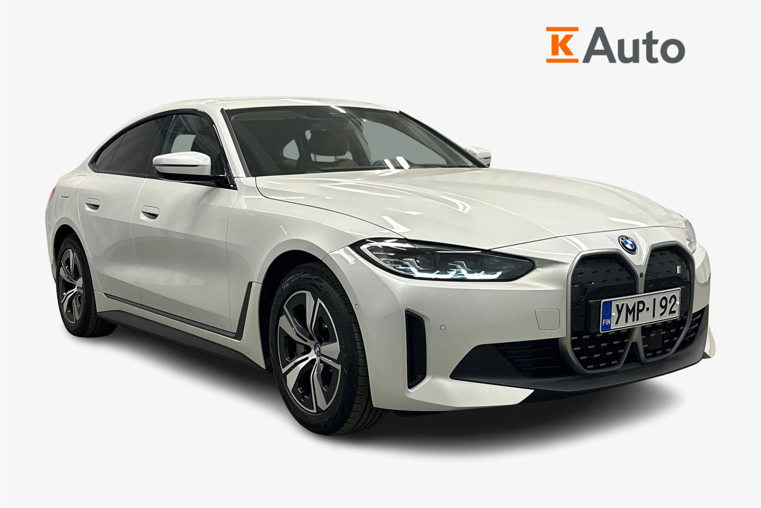 valkoinen BMW i4 2024 kuva 1.
