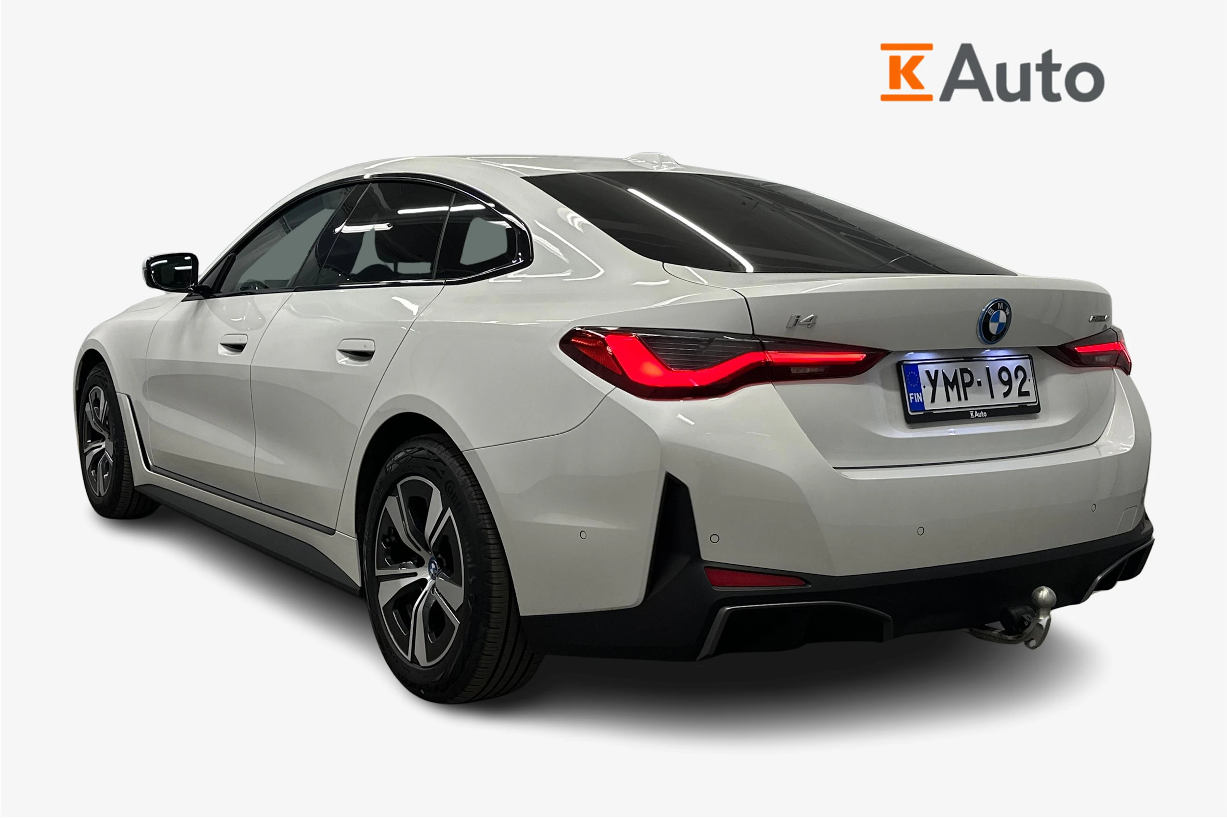 valkoinen BMW i4 2024 kuva 3.